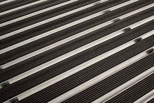 918574