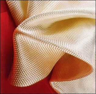 895932